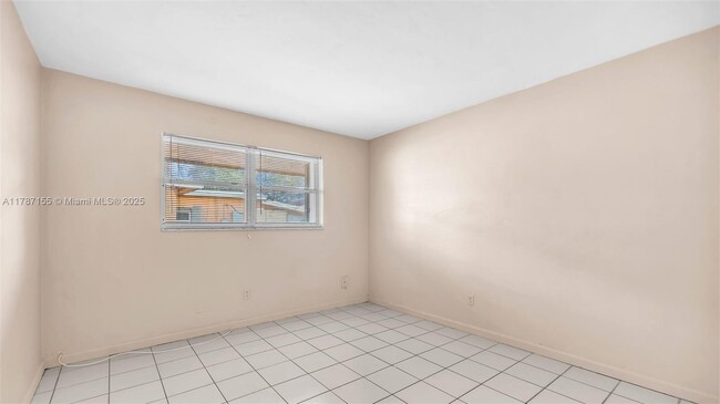 Building Photo - 6116 SW 39th St