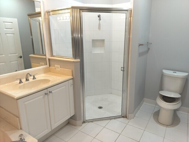 Building Photo - 826 Middleton Dr SW