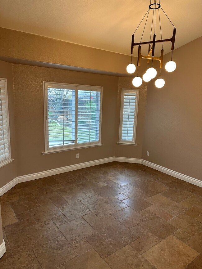 Building Photo - You have to see this yard and patio in the Vineyard subdivision in Northwest Hanford