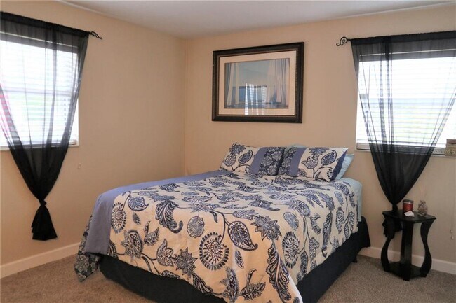 Building Photo - 1468 S Evergreen Ave