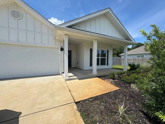 Building Photo - Gulf Breeze - Sailfish Pointe - 4 bedroom, 3 bathroom w/ 3 car garage