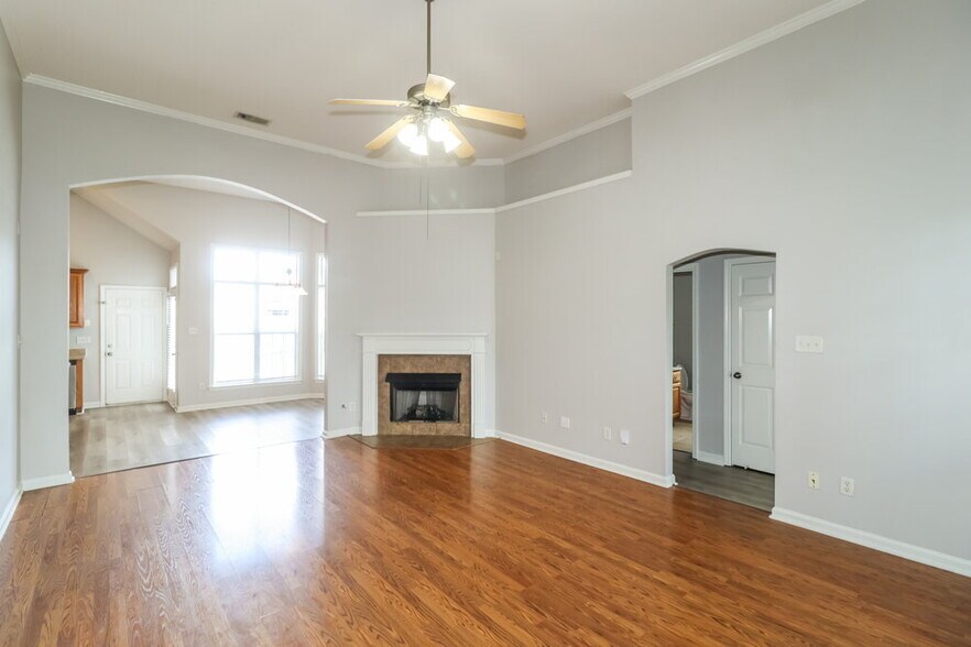 Building Photo - 1112 Averett Ln