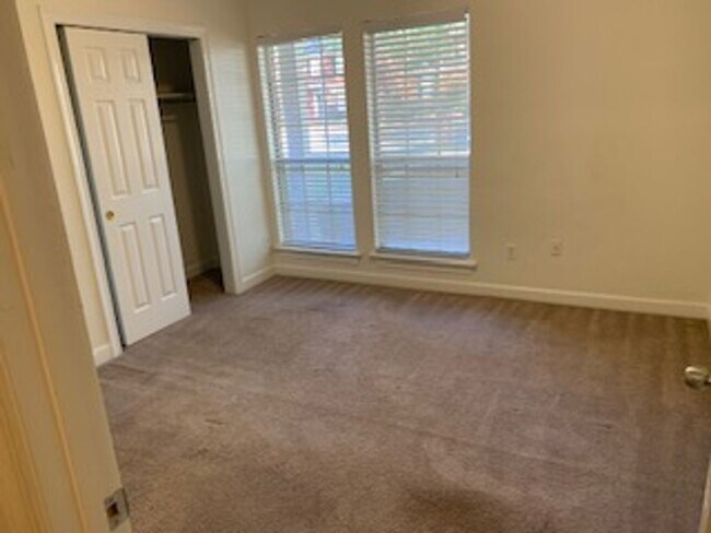Building Photo - 1124 Sewanee Ct