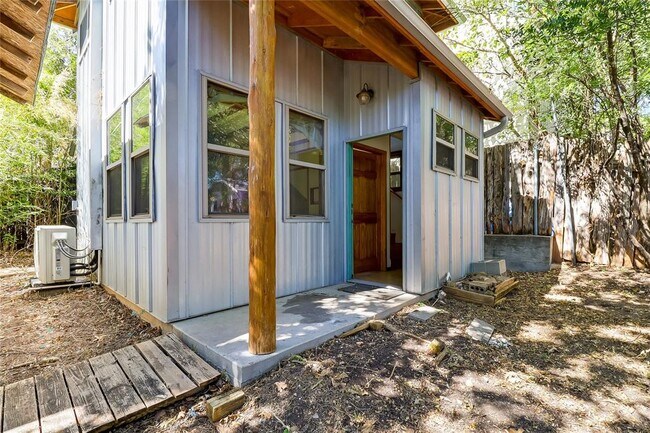 Building Photo - 1706 Maple Ave