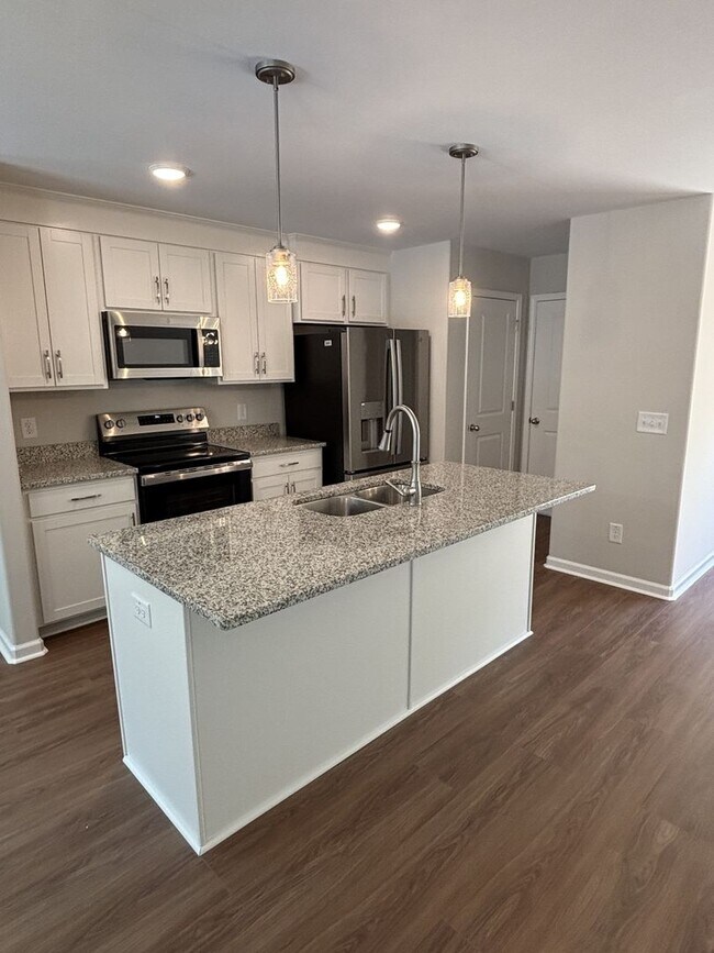 Building Photo - 839 Cumberland Dr
