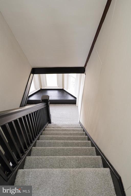 Building Photo - 305 E Pine St