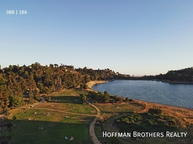 Building Photo - 1001 Hyperion Ave