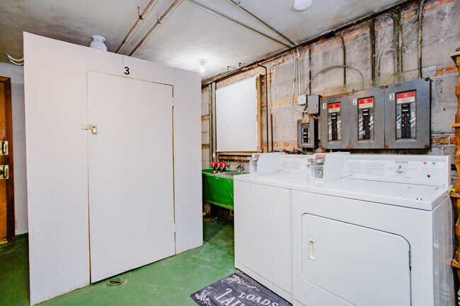 Building Photo - 226 Callan Ave