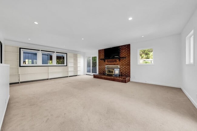 Building Photo - 280 Angelita Ave