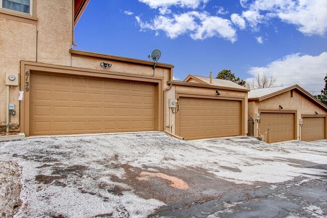 Building Photo - 6139 Little Pine Cir
