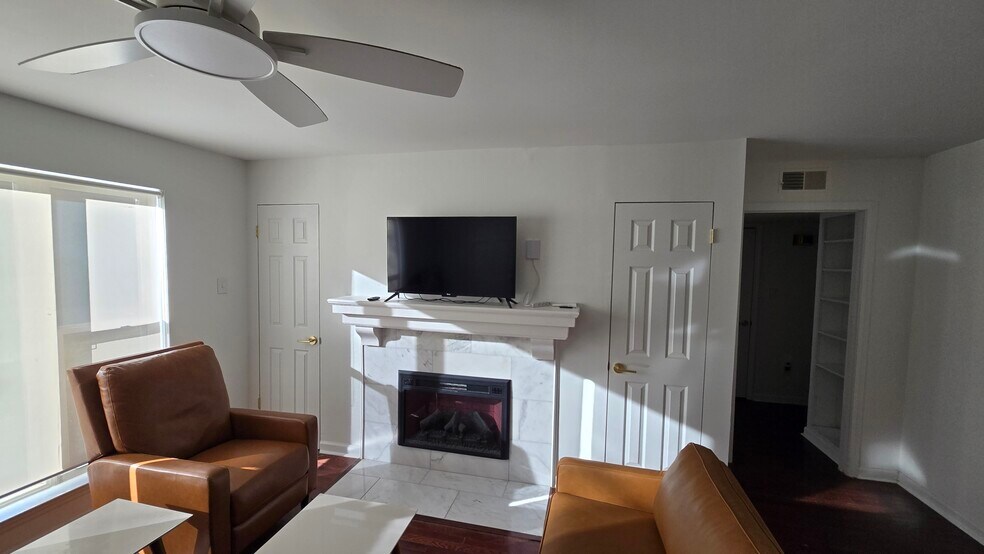 Building Photo - 284 W Central Park St