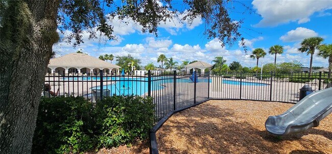 Building Photo - 12425 Fairlawn Dr