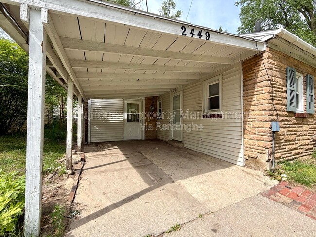 Building Photo - 2449 Hillside Dr NW