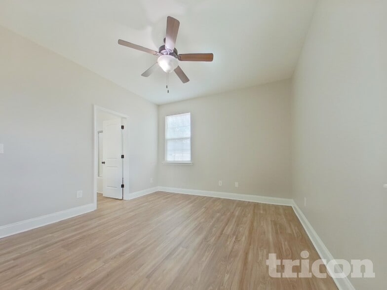 Building Photo - 11 Sedge Ct