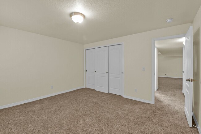 Building Photo - Ranch style home with 6 Bedrooms - 3 Bathrooms - 2 Car Garage - $2,650!