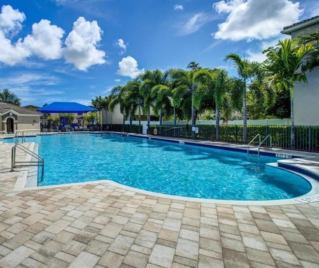 Building Photo - 3 bedroom in Miami FL 33179