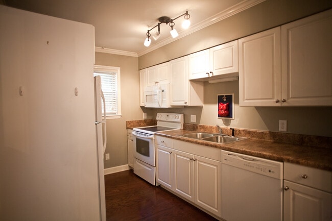 Building Photo - Two Bedroom Condo at The Retreat