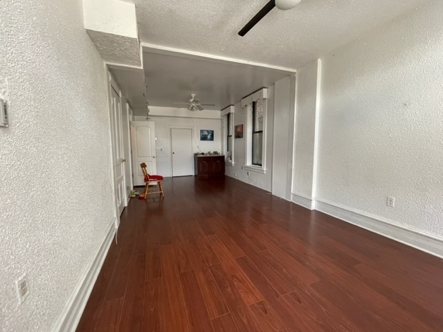 Building Photo - 260 W 24th St