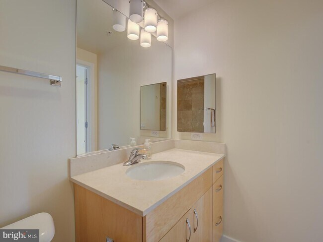 Building Photo - 475 K St NW