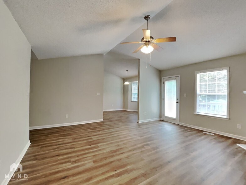 Building Photo - 589 Spaniel Ln