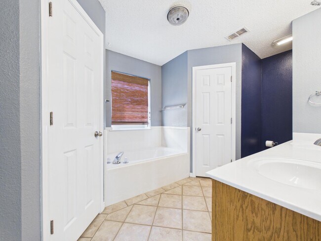 Building Photo - 5411 Prairie Lace Ln