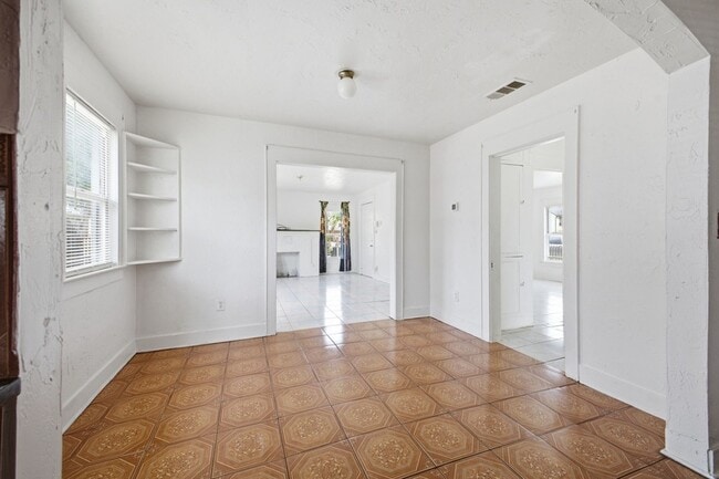 Building Photo - 2634 Emmett St