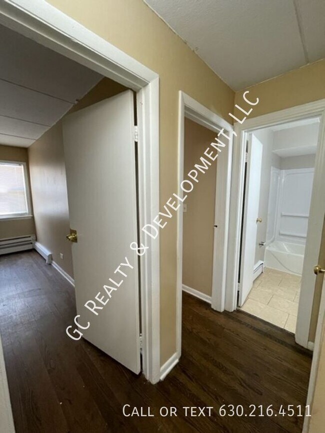 Building Photo - 255 Uteg St