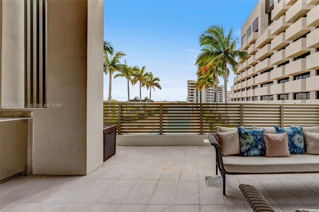 Building Photo - 515 Valencia Ave