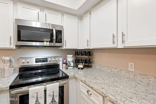 Building Photo - 8004 N 32nd Dr