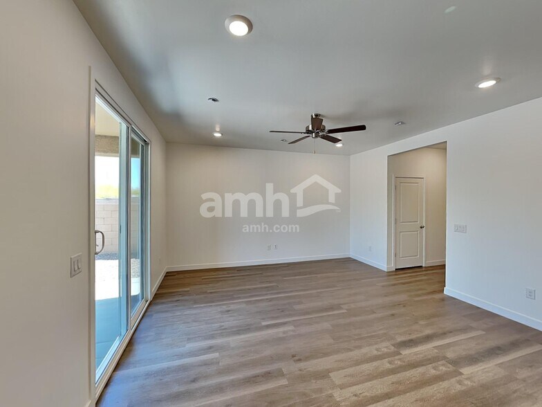 Building Photo - 6460 E Paseo Baranda