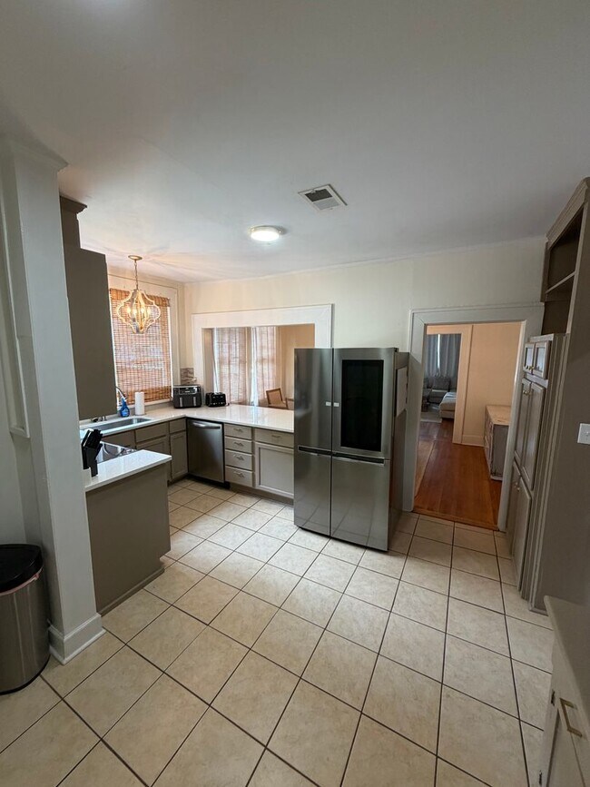 Building Photo - 3 bed 2 bath in Historic Downtown Troy