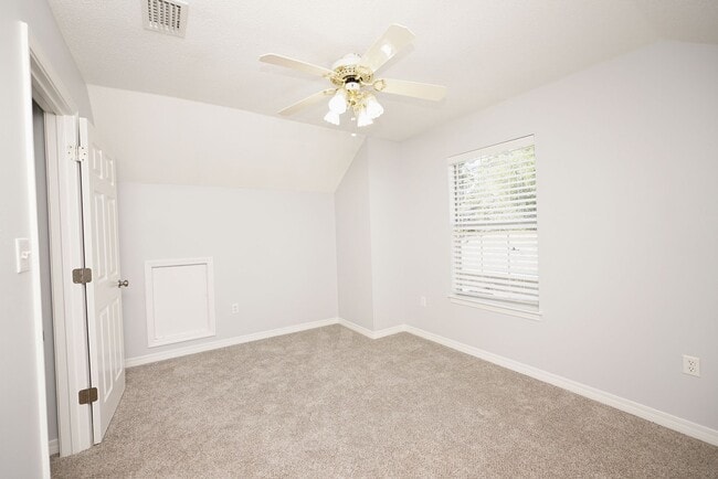 Building Photo - Spacious 5-Bedroom Home in Gated Parkwood ...