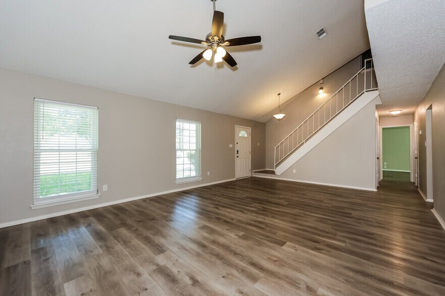 Building Photo - 2533 Bentley Dr