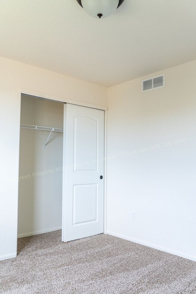 Building Photo - Gorgeous 4-Bed, 2.5 Bath Home in Windsor!