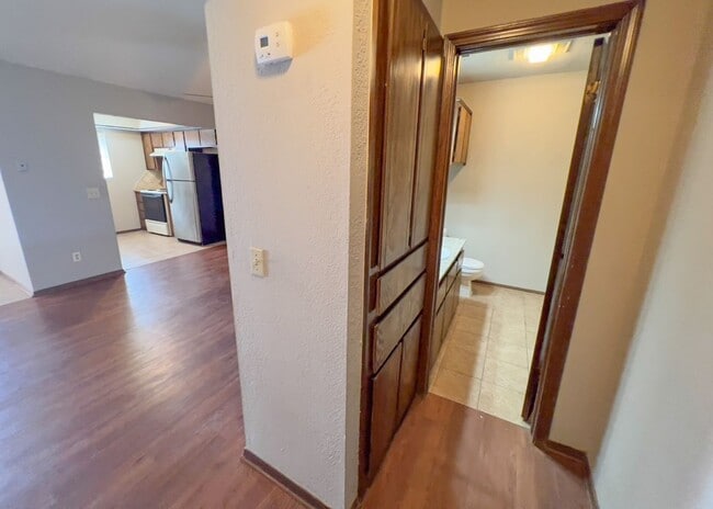 Building Photo - Sweet Duplex in Edmond!