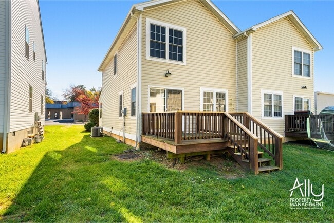 Building Photo - 409 S Magnolia Ave