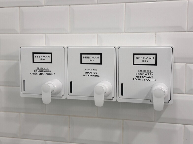 Building Photo - 150S S Independence Mall W