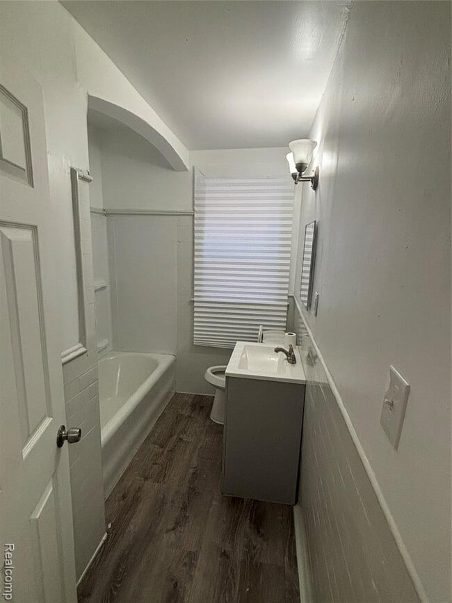 Building Photo - 3008 Cortland St