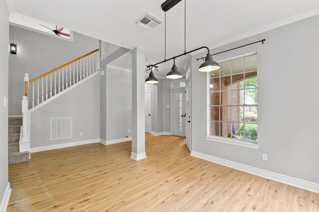 Building Photo - Charming 4-Bed in Clear Lake ISD – Move-In...