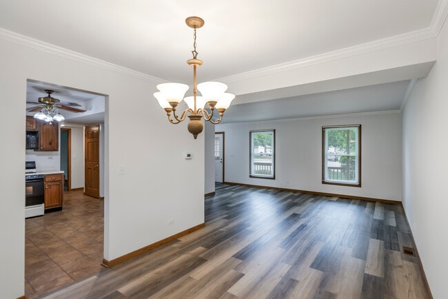 Building Photo - 30W274 Brighton Ct