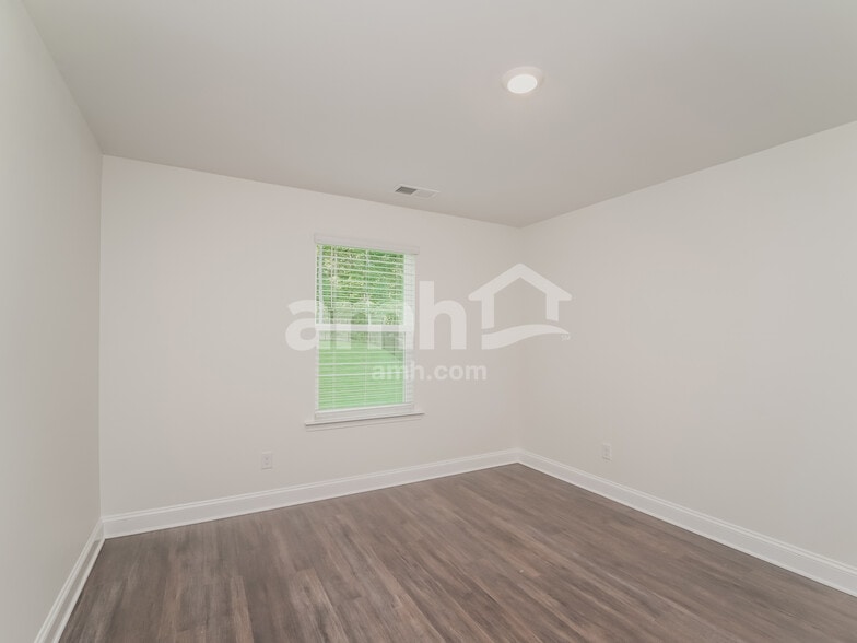 Building Photo - 637 Rivermist Dr