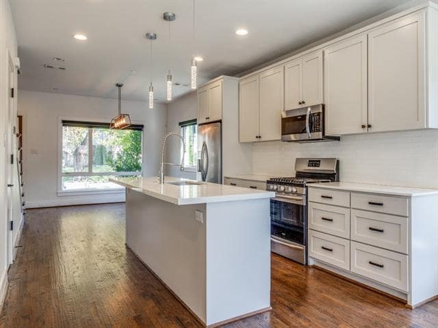 Building Photo - 6166 Llano Ave