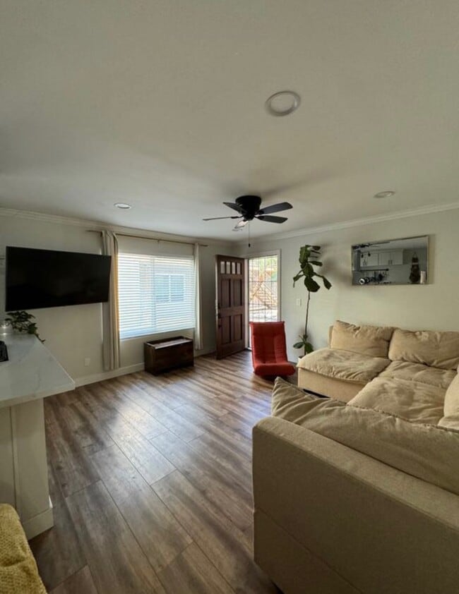 Building Photo - 1472 Iris Ave