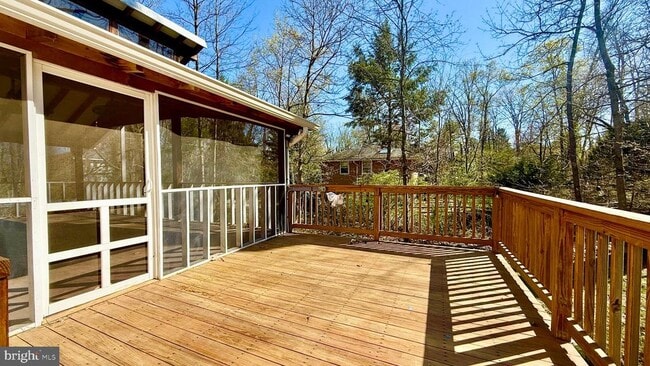 Building Photo - 396 Riverside Dr