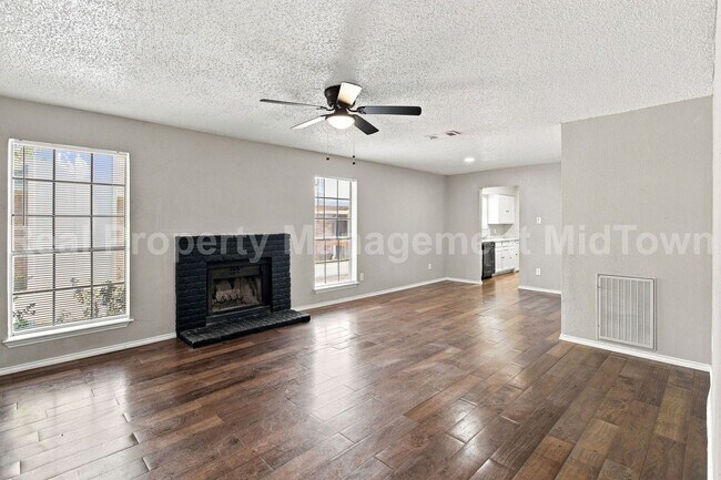 Building Photo - 2427 Indigo Ln