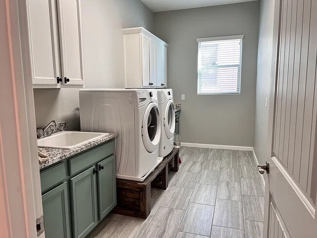 Building Photo - Beautiful Single Family Home in Desirable Subdivision Available in April 2026