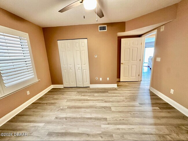 Building Photo - 4670 Links Village Dr