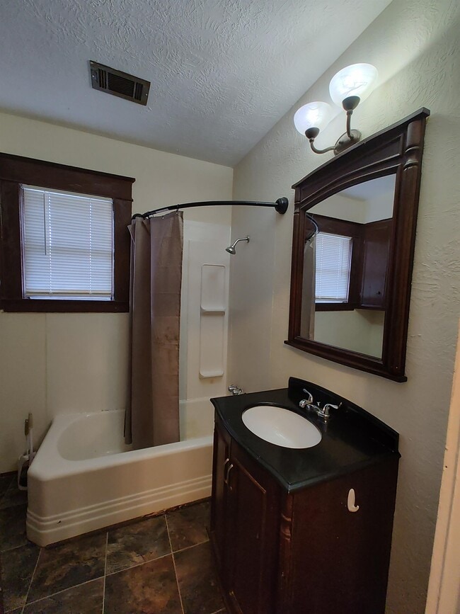 Building Photo - 1110 Johnson Ave