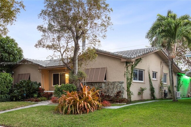 Building Photo - 418 SE 3rd Terrace