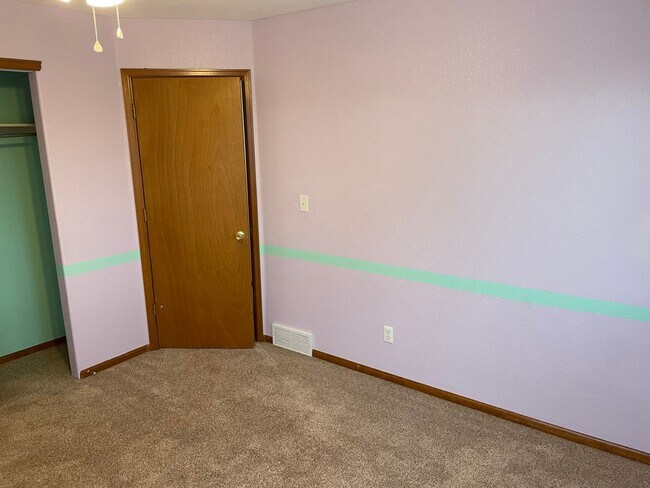 Building Photo - Beautiful 3 Bed 2.5 Bath Home in Milliken, Huge Corner Lot, Fenced Yard & Unfinished Basement